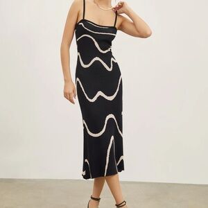 Wavy print strap midi dress